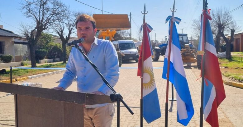 Serrano: Celebró su 103 aniversario inaugurando calles adoquinadas y presentando renovada maquinaria