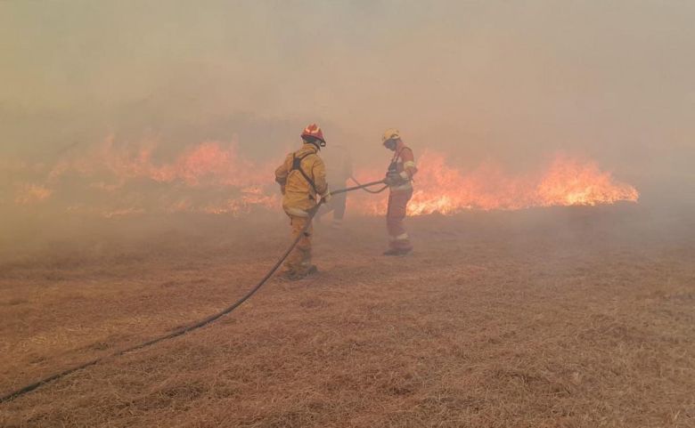 Incendios: combaten un fuego en Ambul y otro en Tiro Federal