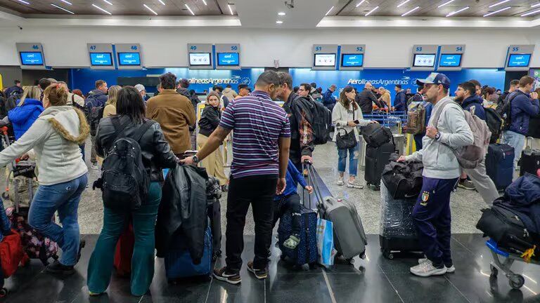 Comenzó otro paro salvaje del gremio de pilotos y más de 15 mil pasajeros estarán afectados en Aeroparque y Ezeiza