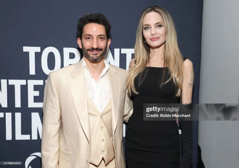 Angelina Jolie y Juan Minujín en el estreno de "Sin sangre"