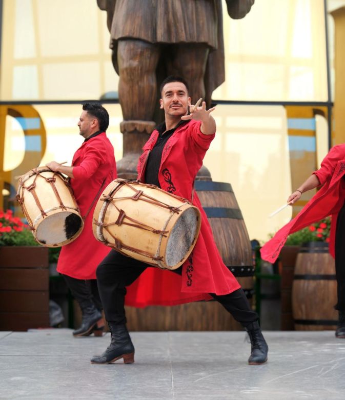 Bailarín de Moldes en uno de los parques temáticos más grandes del mundo