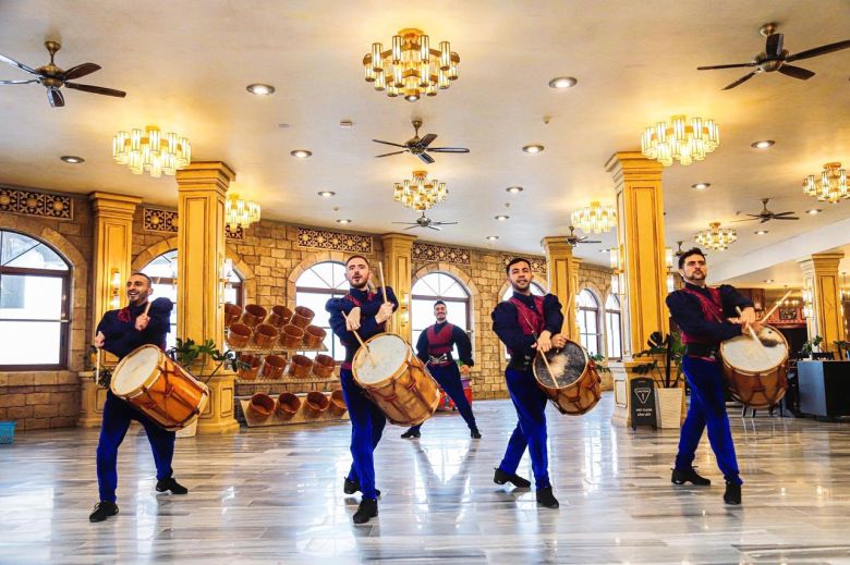 Bailarín de Moldes en uno de los parques temáticos más grandes del mundo