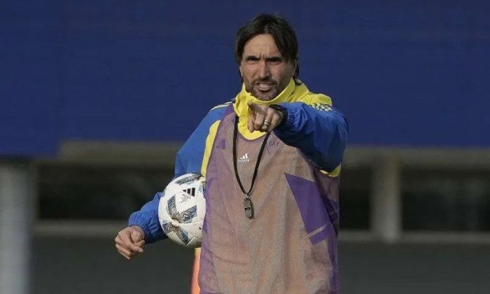 Boca sigue buscando al cuarto volante y Martínez tiene en Saralegui a su comodín