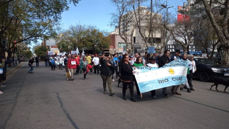 Cientos de jubilados marcharon en contra del veto por la ley de reforma jubilatoria 