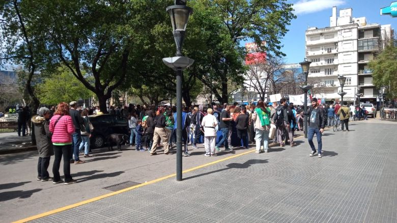 Cientos de jubilados marcharon en contra del veto por la ley de reforma jubilatoria 