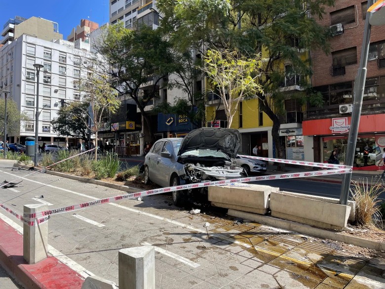 Un automovilista embistió a peatones en pleno centro y dejó 15 heridos: hay un niño y una mujer en grave estado