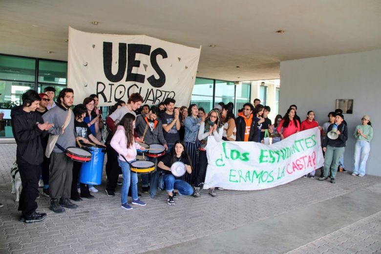 Estudiantes  se movilizan  por el cese del Boleto Educativo Gratuito interurbano