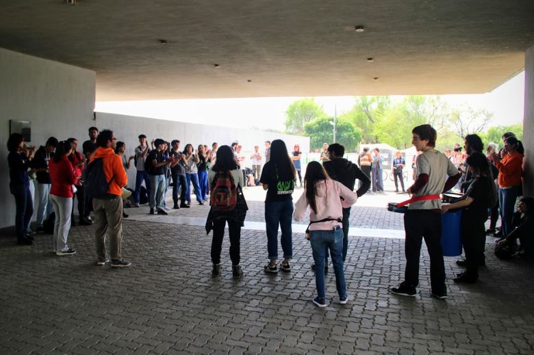 Estudiantes  se movilizan  por el cese del Boleto Educativo Gratuito interurbano