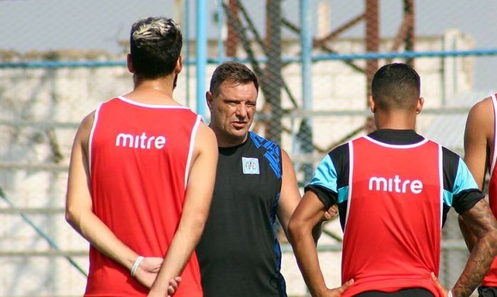 Alberto Salomón designado como director técnico interino de Estudiantes