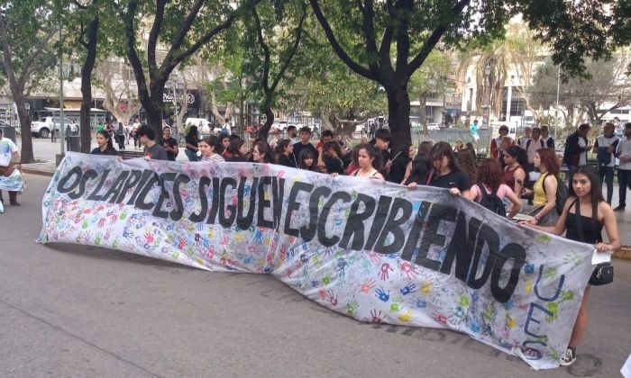 La Unión de Estudiantes Secundarios marchó en conmemoración por la Noche de los lápices