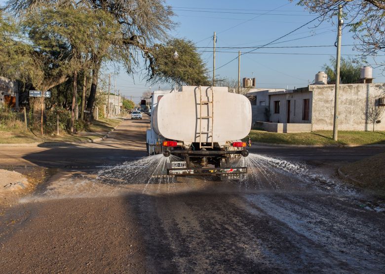  Vecinales empezaron el servicio de riego entre el viernes y el lunes tras el reclamo de vecinos