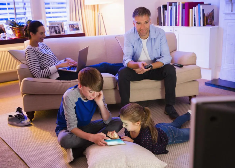 Meta anuncia mayor control parental en sus redes sociales para los niños y adolescentes