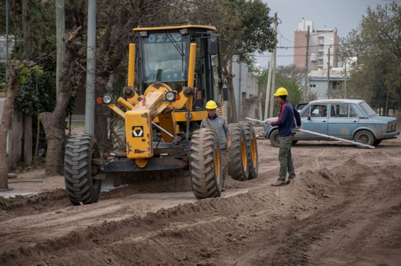 Avanzan la obra de cordón cuneta para ordenar el flujo vehicular en el sector del Colegio Santa Eufrasia