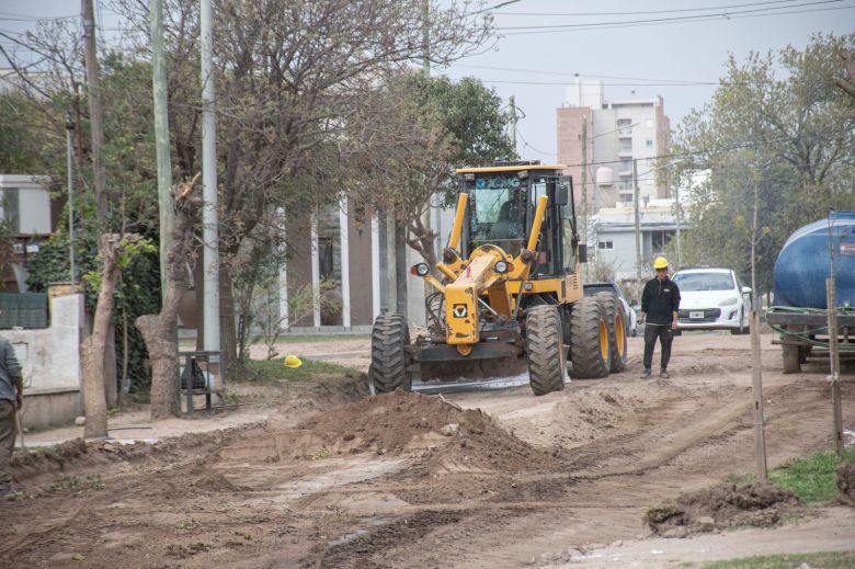 Avanzan la obra de cordón cuneta para ordenar el flujo vehicular en el sector del Colegio Santa Eufrasia