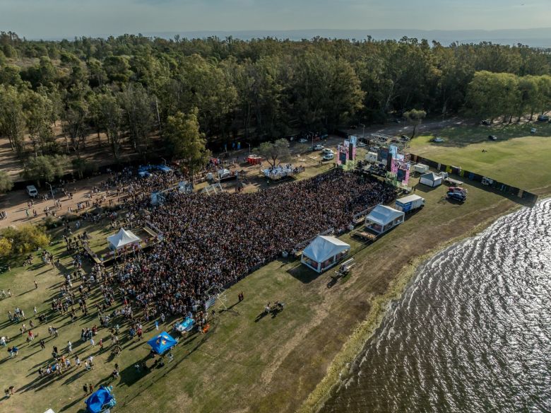 Explota Embalse con miles de jóvenes en los festejos de primavera