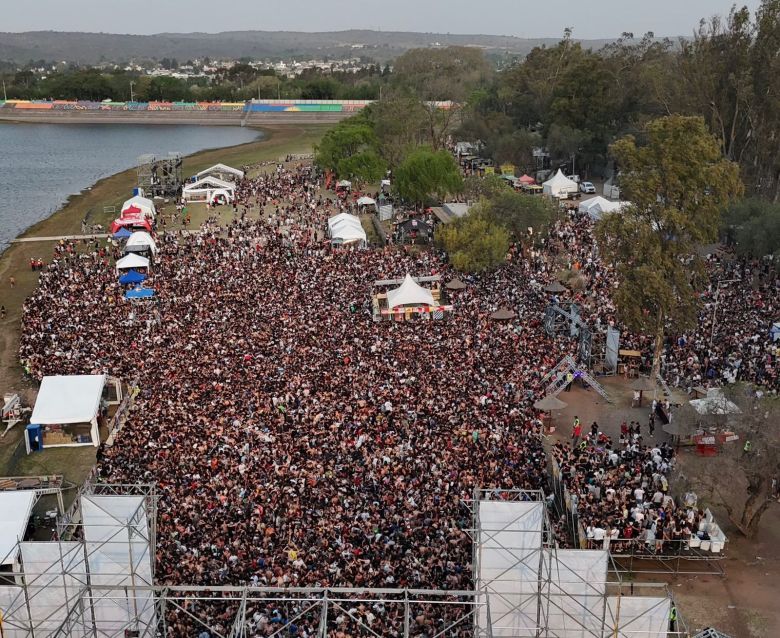 Embalse: Más de 140.000 jóvenes en las dos primeras jornadas de festejo por la Primavera