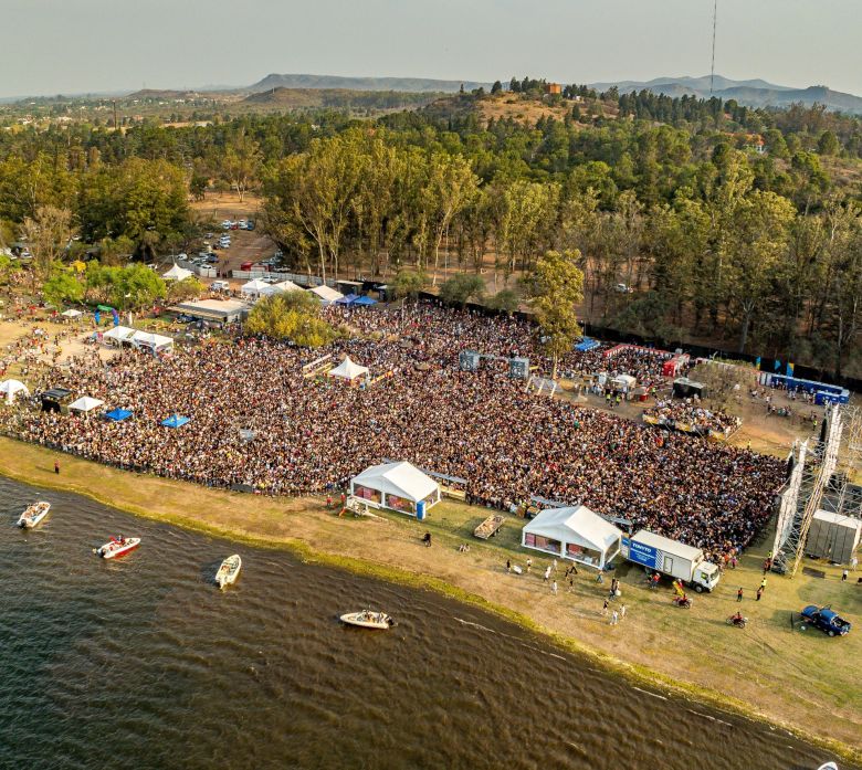 Embalse: Más de 140.000 jóvenes en las dos primeras jornadas de festejo por la Primavera