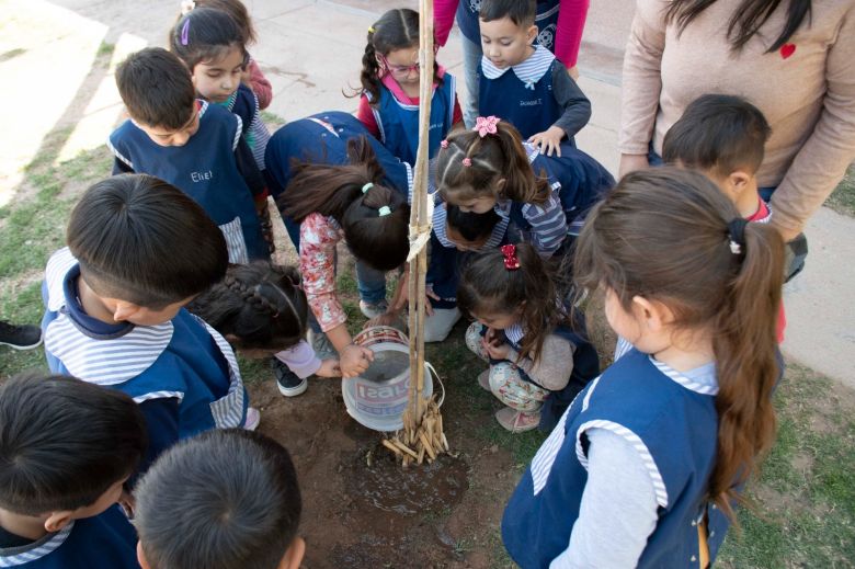 Vecinos e instituciones se suman al programa "Forestando Mi Ciudad"