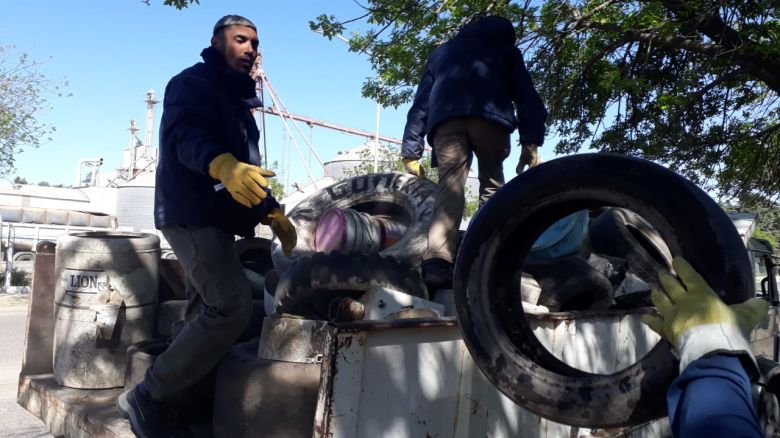 Comenzó la tarea de descacharrado en uno de los puntos más críticos por el dengue en la ciudad