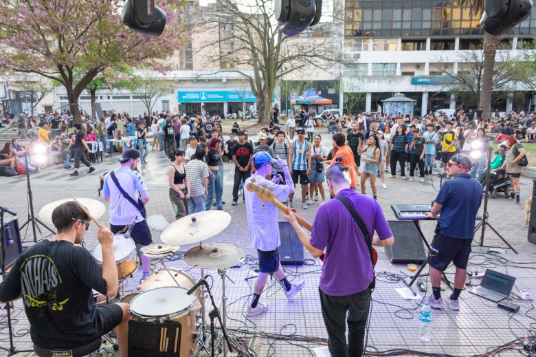 ​El Ola! Fest convocó a muchos jóvenes en el festejo de la primavera 