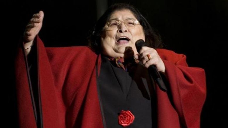 El 4 de octubre de 2009 fallece Mercedes Sosa