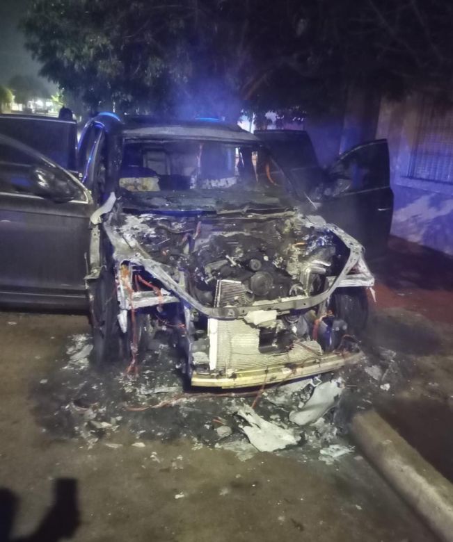 Se incendió un Audi en calle Sucre