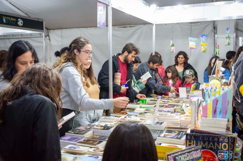 ​Más de 30 mil visitantes pasaron por la XX Feria del Libro “Juan Filloy”