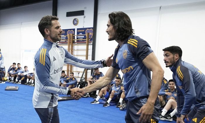 Gago tuvo charlas con tres referentes de Boca en su segundo día como DT