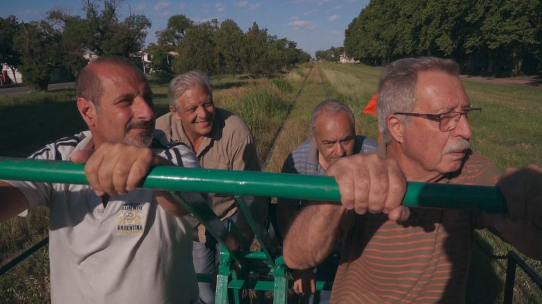 "La zorra y la pampa", un retrato luminoso desde las vías del tren