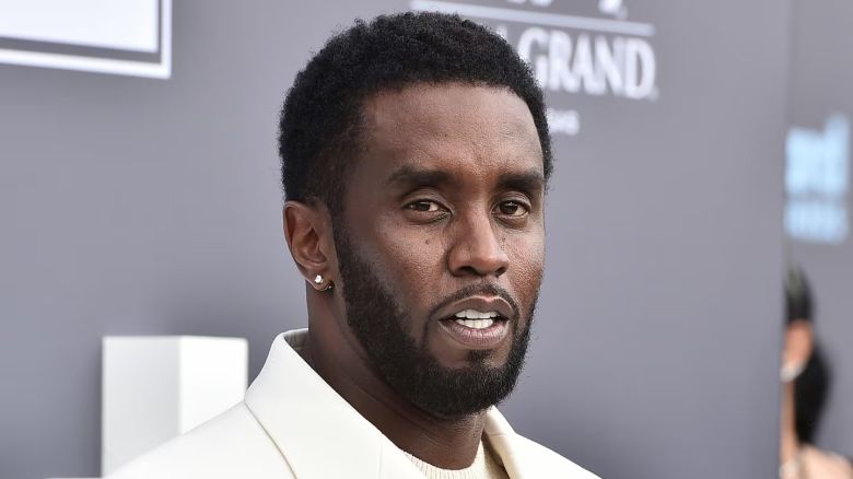 Diddy sumó otra grave denuncia: lo acusan de abusar de una nena de 13 años junto con dos famosos