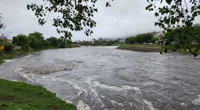 Importante crecida del río San Antonio de Carlos Paz