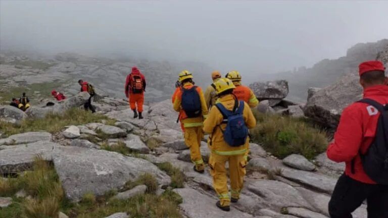 Complejo operativo de rescate a jóvenes desde El Champaquí: hasta el médico estaba con malestar