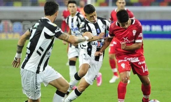 Huracán y Central Córdoba definen al primer finalista