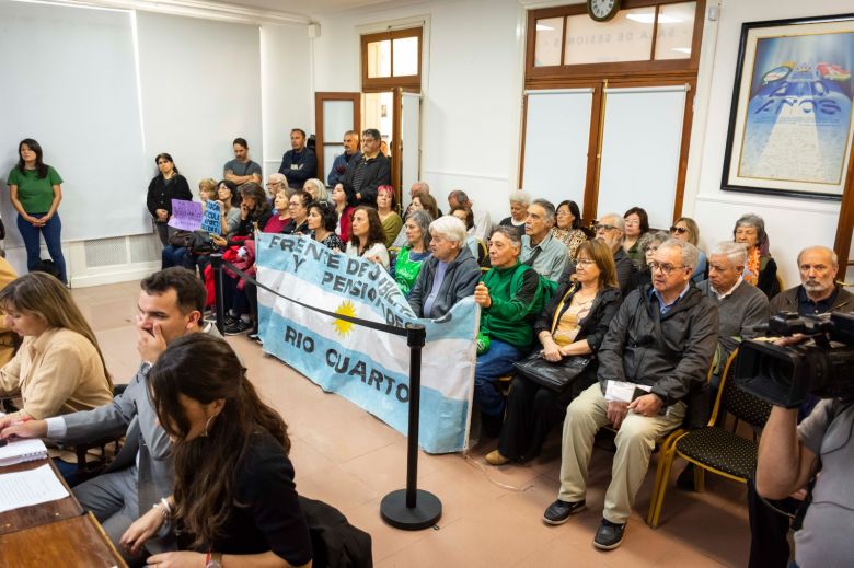 Los jubilados expusieron en el Concejo la problemática salarial y de salud