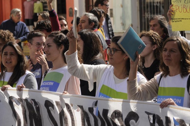 Docentes universitarios pararán el próximo miércoles y marcharán a Córdoba para repudiar la visita de Milei