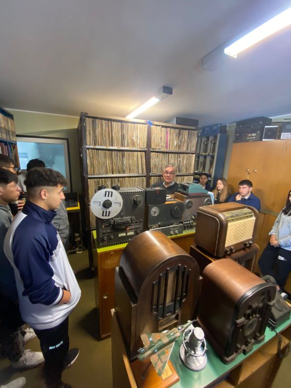 El colegio Lucero Kelly visitó Radio Río Cuarto y Fm Ranquel