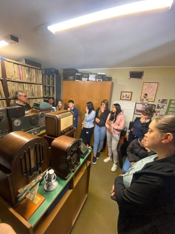 El colegio Lucero Kelly visitó Radio Río Cuarto y Fm Ranquel