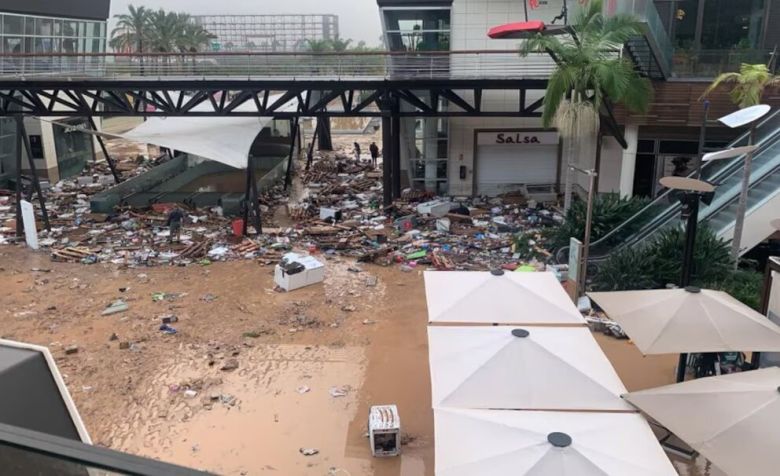 Tormenta fuerte en Dana: ríos en las calles y personas atrapadas por las inundaciones