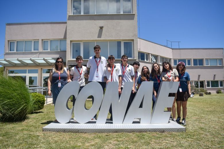 Jóvenes talentos de Rio Cuarto visitan el Centro Espacial de la CONAE  