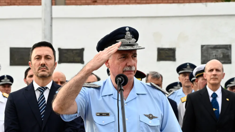 El Gobierno remueve al jefe de la Fuerza Aérea por uso indebido de aeronaves y denuncias de acoso